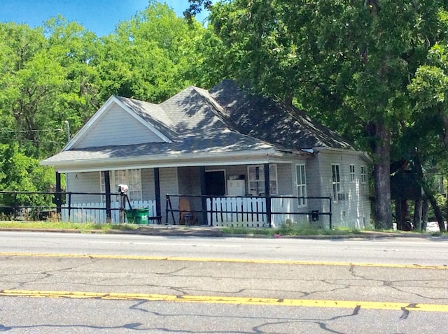 910 Lafayette Rd, Rossville, GA 30741 - view of front facade with a porch