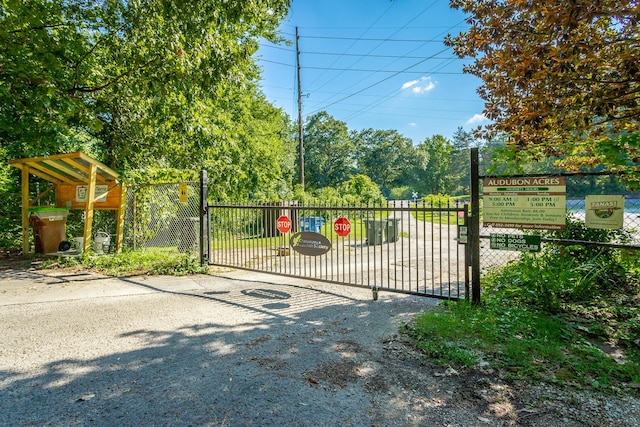 2302 Rodeo Dr, Chattanooga, TN 37421 - gate with fence