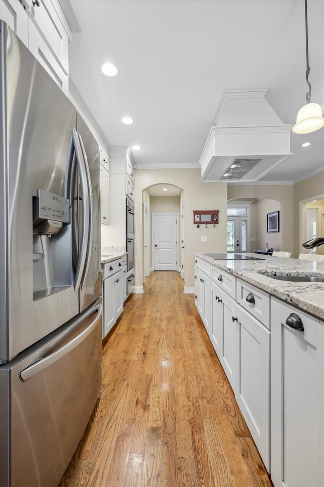 7415 Island Manor Dr, Harrison, TN 37341 - kitchen featuring appliances with stainless steel finishes, arched walkways, ornamental molding, white cabinetry, and pendant lighting