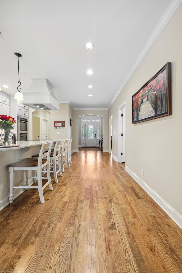 7415 Island Manor Dr, Harrison, TN 37341 - interior space featuring ornamental molding, light wood-style flooring, recessed lighting, baseboards, and arched walkways