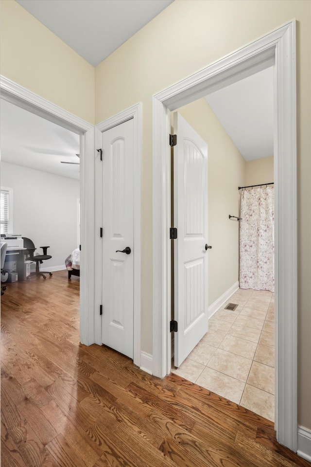 7415 Island Manor Dr, Harrison, TN 37341 - corridor featuring wood finished floors and baseboards