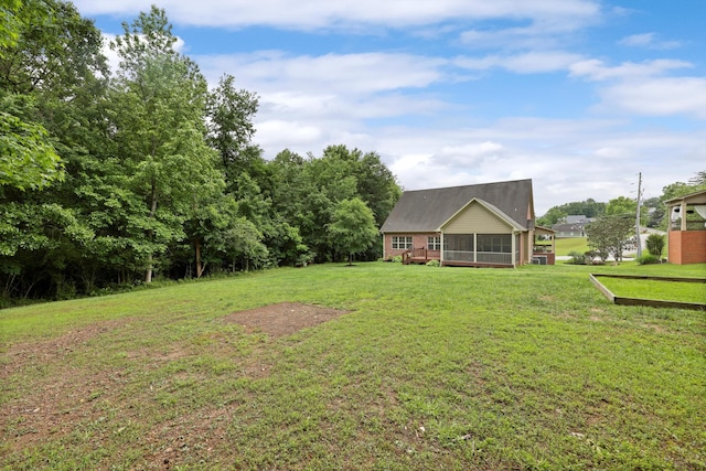 7415 Island Manor Dr, Harrison, TN 37341 - view of grassy yard featuring a sunroom