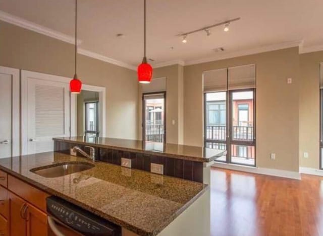 129 Walnut St Unit 322, Chattanooga, TN 37403 - kitchen featuring dishwasher, a sink, light wood-style floors, a kitchen island with sink, and ornamental molding