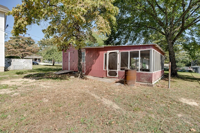 back of house featuring a yard
