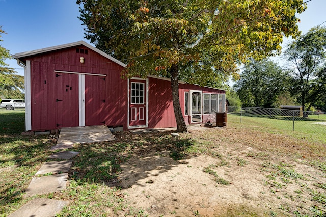 view of outdoor structure featuring an outdoor structure and fence