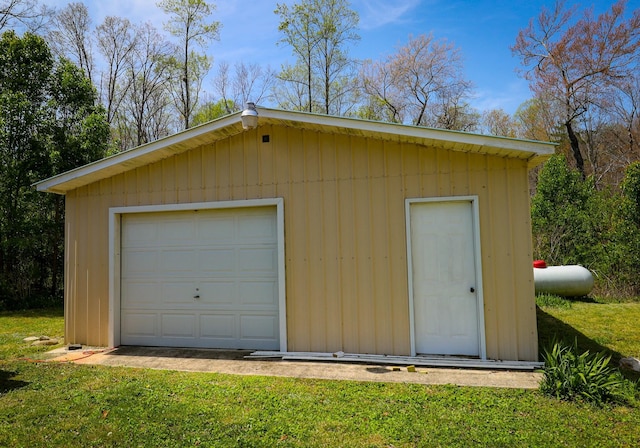 view of detached garage