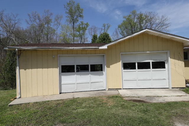 view of detached garage