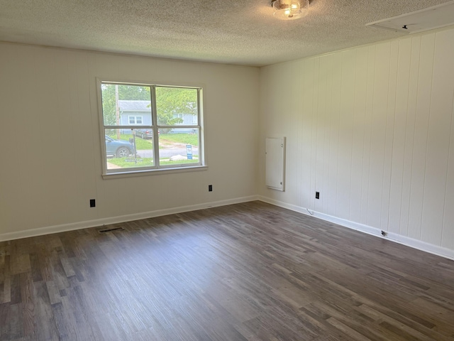 5410 Sunny Dell Ln, Chattanooga, TN 37412 - unfurnished room featuring dark wood-type flooring, a textured ceiling, and baseboards