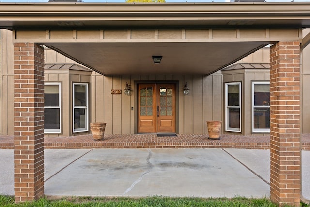 6500 Waconda Point Rd, Harrison, TN 37341 - entrance to property with board and batten siding and french doors
