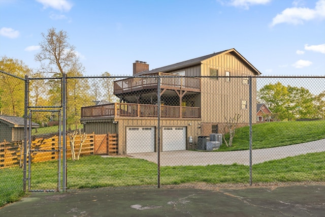 6500 Waconda Point Rd, Harrison, TN 37341 - view of front of home featuring a gate, an attached garage, a front yard, and fence