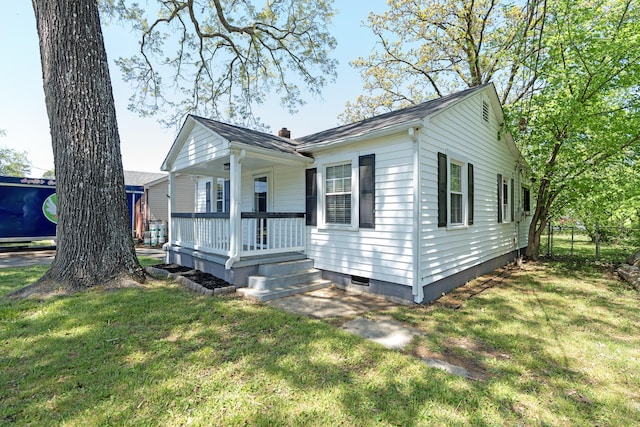 3 Whirlaway Dr, Chattanooga, TN 37421 - view of front of home featuring a front yard, a porch, crawl space, and fence
