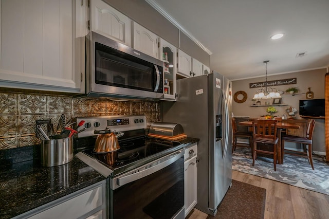 3745 Premium Dr, Chattanooga, TN 37415 - kitchen with white cabinets, visible vents, backsplash, crown molding, and appliances with stainless steel finishes