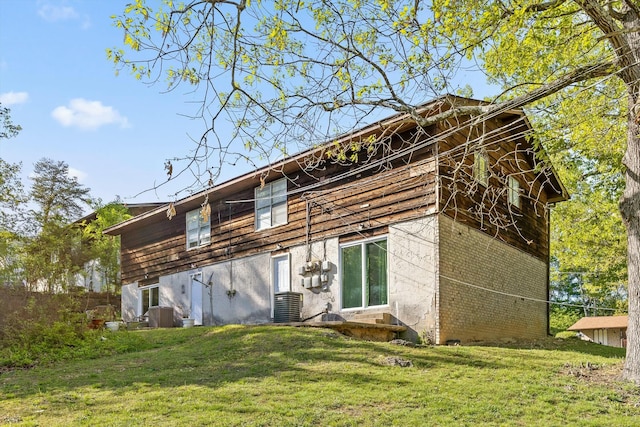810 Forest Dale Ln, Hixson, TN 37343 - back of house featuring a yard