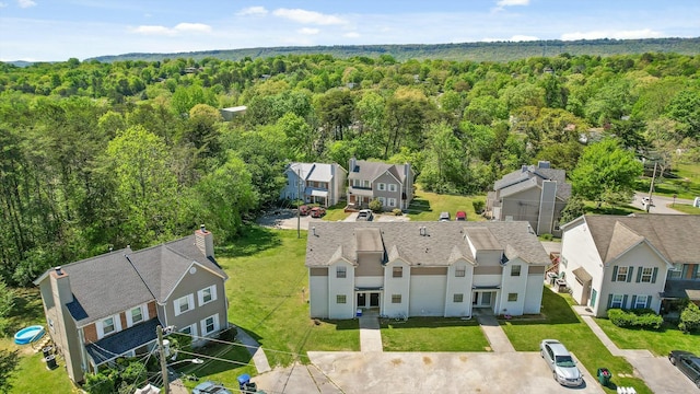 bird's eye view featuring a residential view and a wooded view