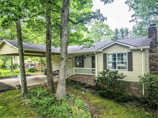 1018 Ridgeway Ave, Signal Mountain, TN 37377 - ranch-style home featuring covered porch, a chimney, driveway, and brick siding