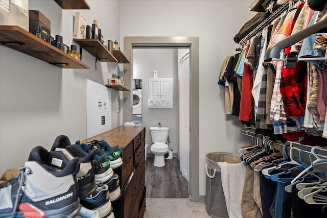 spacious closet featuring light wood-style flooring and washer / clothes dryer