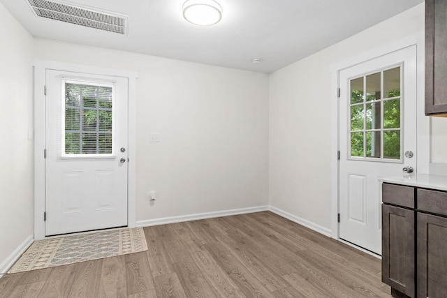 entryway featuring visible vents, light wood-style flooring, and baseboards