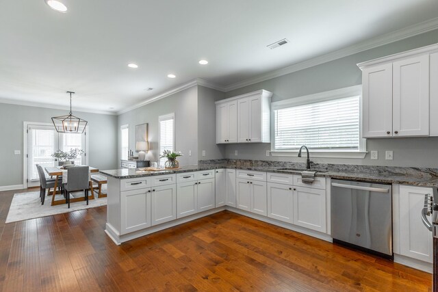3495 Travertine Ln, Chattanooga, TN 37405 - kitchen featuring white cabinetry, a sink, visible vents, dishwasher, and a peninsula
