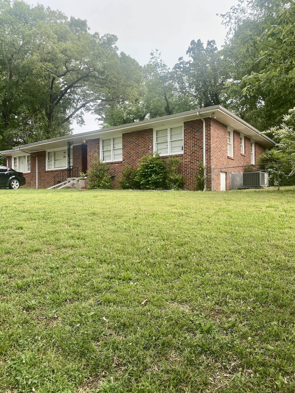 3701 Juandale Trl, Chattanooga, TN 37406 - ranch-style house with brick siding, central AC, and a front yard