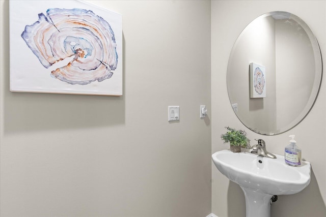 3874 Sweet Bay Ln, Apison, TN 37302 - bathroom featuring baseboards and a sink