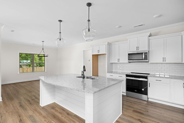 370 Winchester Dr Unit 70, Rossville, GA 30741 - kitchen with stainless steel appliances, backsplash, white cabinets, dark wood-type flooring, and a center island with sink