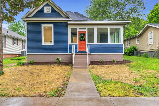 5107 Beulah Ave, Chattanooga, TN 37409 - bungalow-style home with central AC, a front lawn, and a sunroom