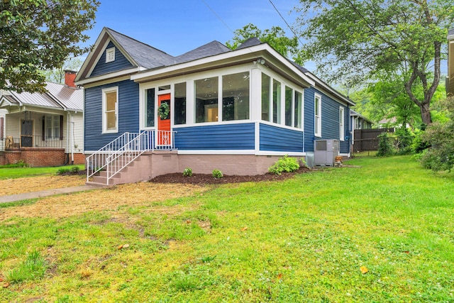5107 Beulah Ave, Chattanooga, TN 37409 - view of front of property with fence, a front yard, and central AC unit