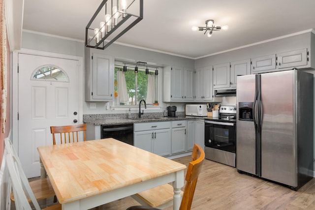 5407 Marion Ave, Chattanooga, TN 37412 - kitchen featuring appliances with stainless steel finishes, a sink, under cabinet range hood, crown molding, and light wood-style flooring