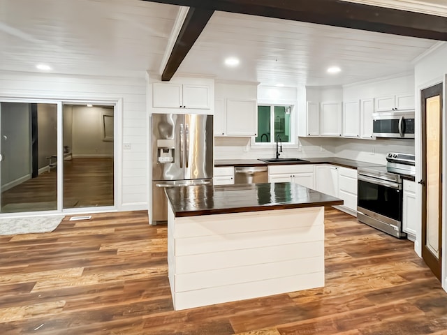 1157 Boy Scout Rd, Hixson, TN 37343 - kitchen with stainless steel appliances, white cabinets, wood finished floors, a kitchen island, and recessed lighting