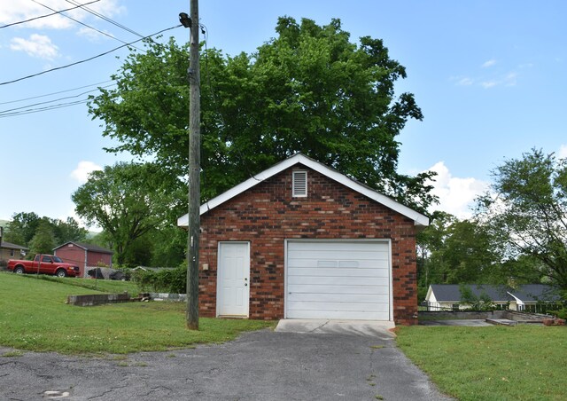 garage featuring aphalt driveway