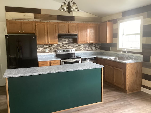 523 Smoketree Cir, Ringgold, GA 30736 - kitchen with stainless steel appliances, a sink, vaulted ceiling, a kitchen island, and tasteful backsplash