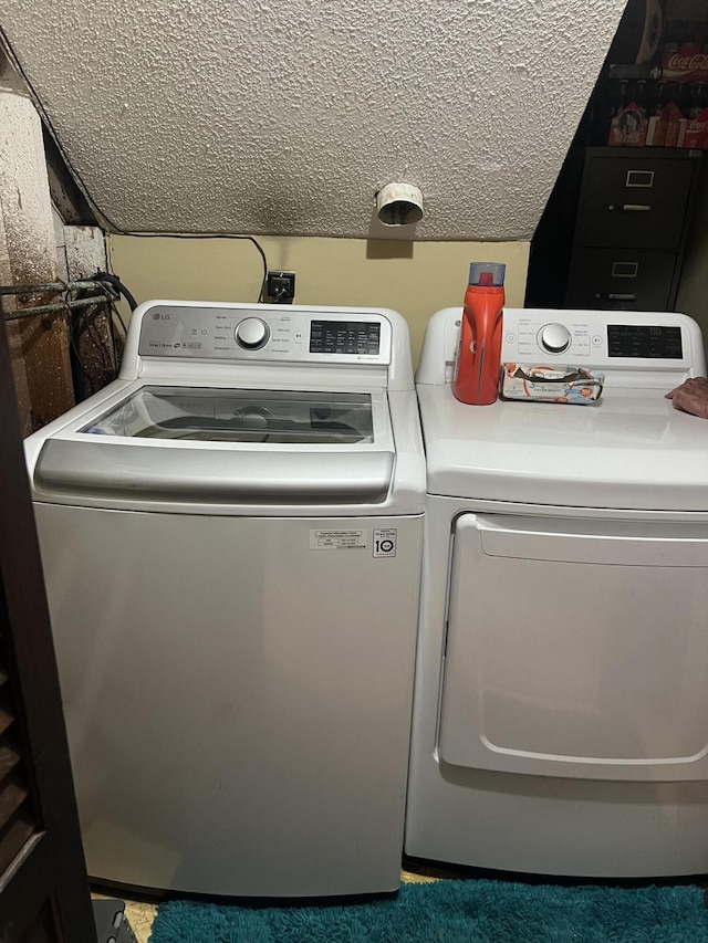 2288 Edgmon Forest Ln, Chattanooga, TN 37421 - laundry room with washing machine and dryer and a textured ceiling