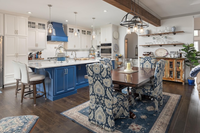 dining room featuring recessed lighting, arched walkways, and dark wood-style flooring