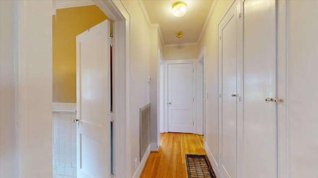 159 Gardner St, Chattanooga, TN 37411 - hall featuring crown molding and light wood-style floors