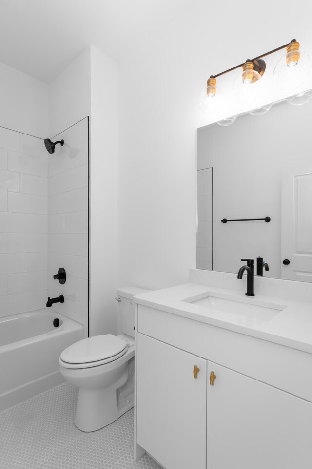 943 Montague Pl, Chattanooga, TN 37408 - bathroom featuring toilet, shower / washtub combination, and vanity