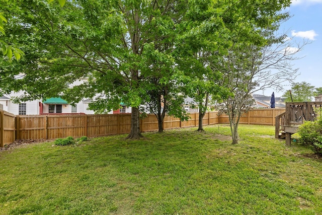 view of yard featuring a fenced backyard