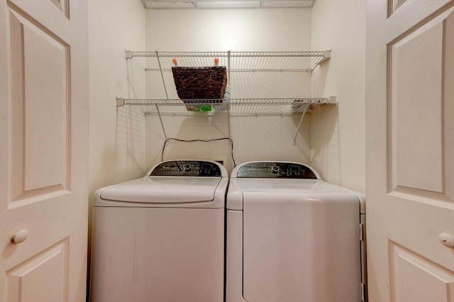 laundry room with laundry area and washer and clothes dryer