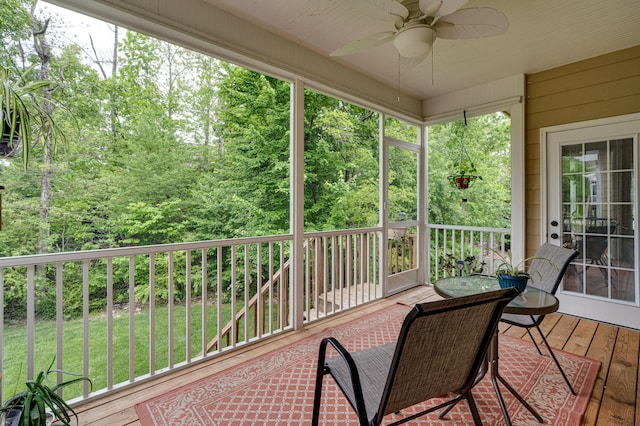 sunroom featuring a ceiling fan