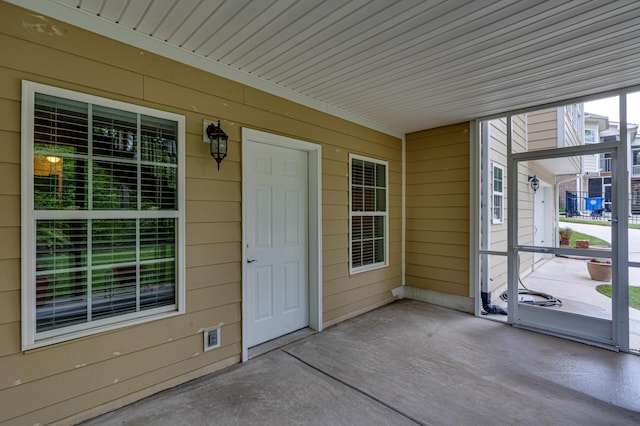entrance to property featuring a porch