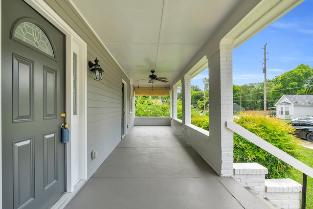2211 Kirby Ave, Chattanooga, TN 37404 - porch with a ceiling fan