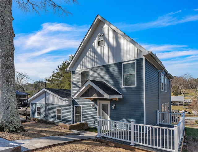 view of front of property featuring a wooden deck