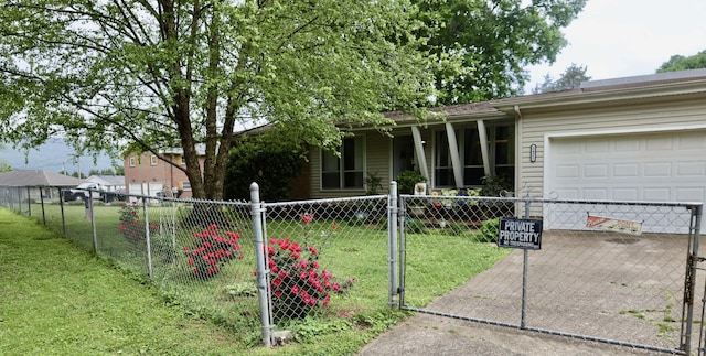 3421 Franklin Dr, Chattanooga, TN 37419 - ranch-style home with a garage