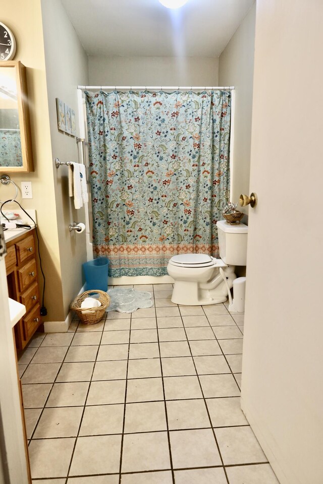 3421 Franklin Dr, Chattanooga, TN 37419 - full bath featuring toilet, tile patterned flooring, a shower with curtain, and vanity