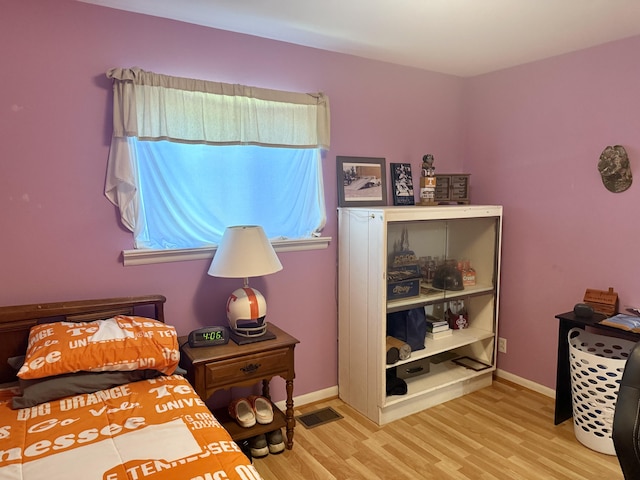 3421 Franklin Dr, Chattanooga, TN 37419 - bedroom featuring wood finished floors and baseboards