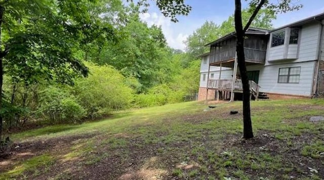 view of yard with a balcony