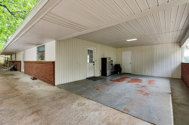 3818 Granada Dr, Chattanooga, TN 37411 - garage featuring a carport