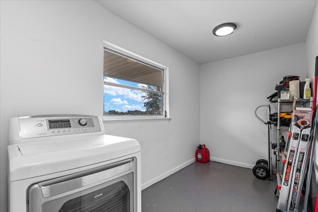 3818 Granada Dr, Chattanooga, TN 37411 - laundry room featuring washer / dryer and baseboards
