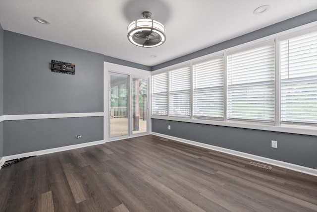 9240 Shay Cv, Ooltewah, TN 37363 - empty room featuring dark wood finished floors, baseboards, and a ceiling fan