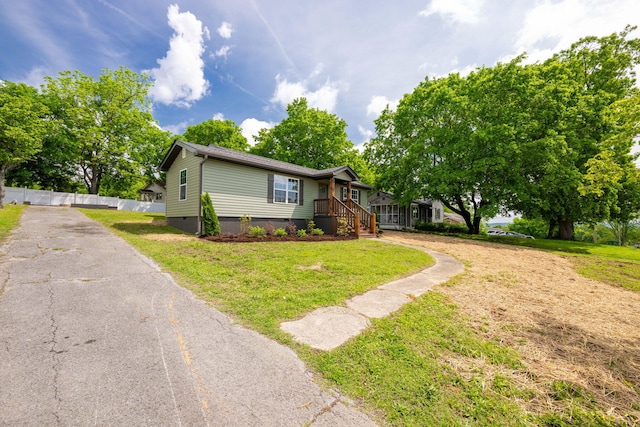 378 Warren St, Rossville, GA 30741 - view of front of property featuring crawl space, fence, and a front yard