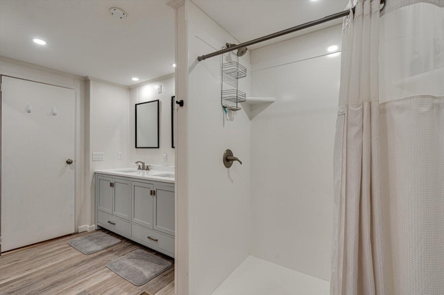 bathroom featuring vanity, curtained shower, recessed lighting, and wood finished floors